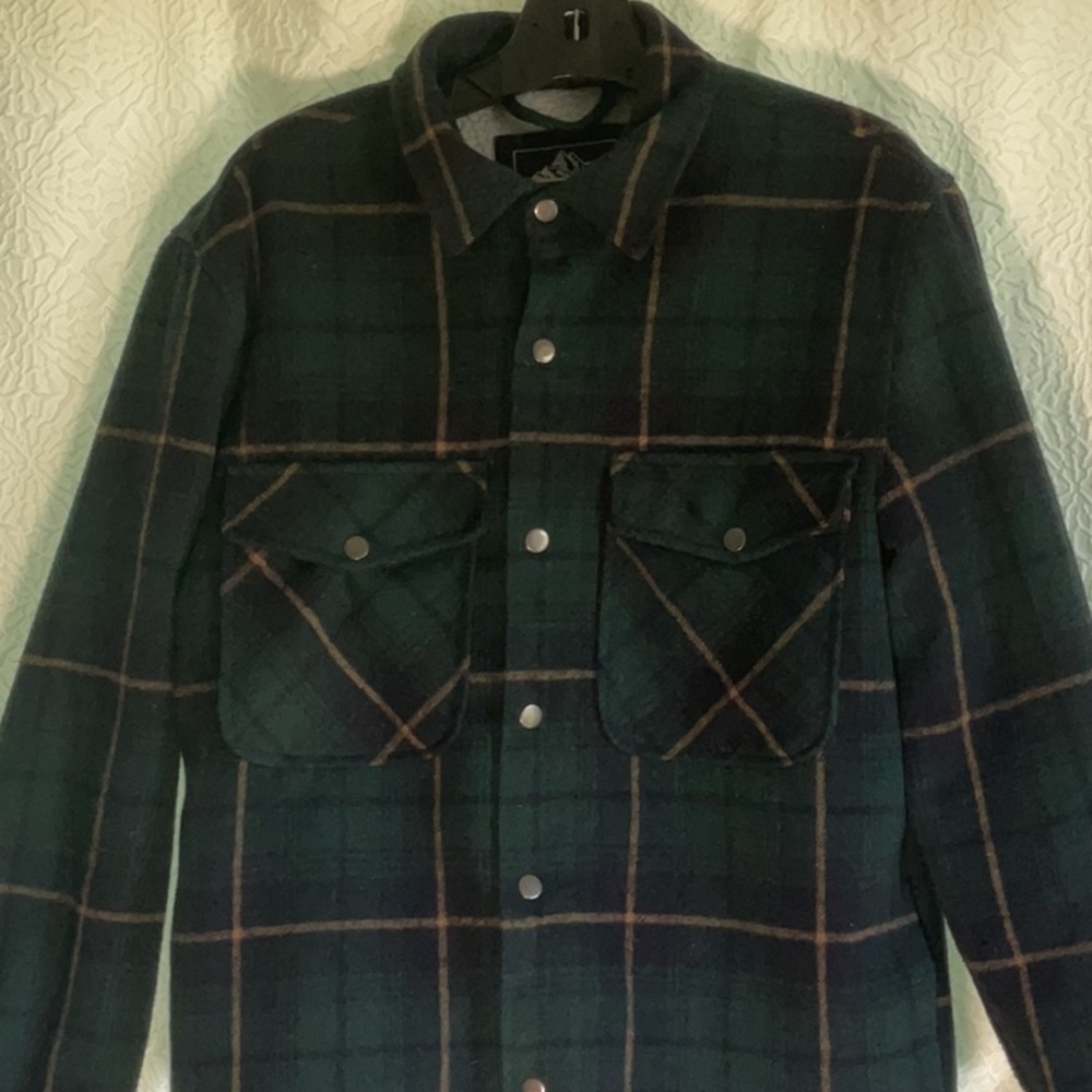 Men's Dark Green Plaid Shirt Jacket
Skateboard